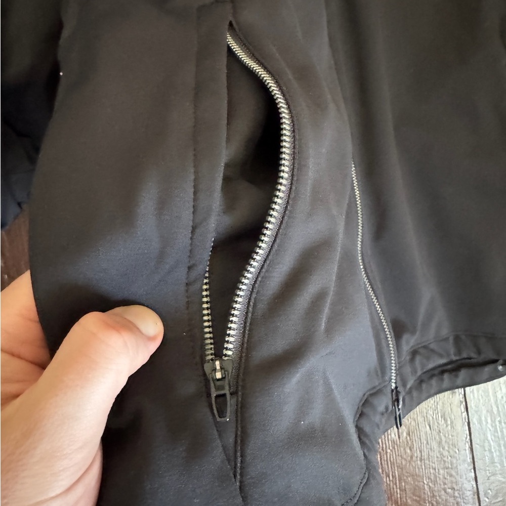 lululemon athletica Men's Black Windbreaker - Picture 15 of 16